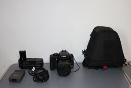 Canon EOS 400D mit 18–55 mm Objektiv,Batteriegriff & Zubehör