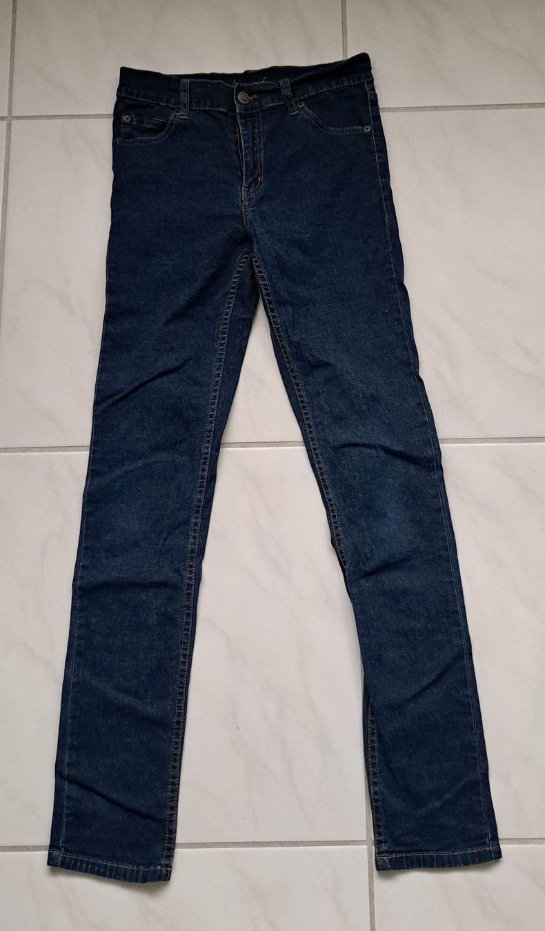 Jeans: Jeans neuwertig Grösse 28/32 – Nuovo (secondo la descrizione) da künten venduto da himelblau