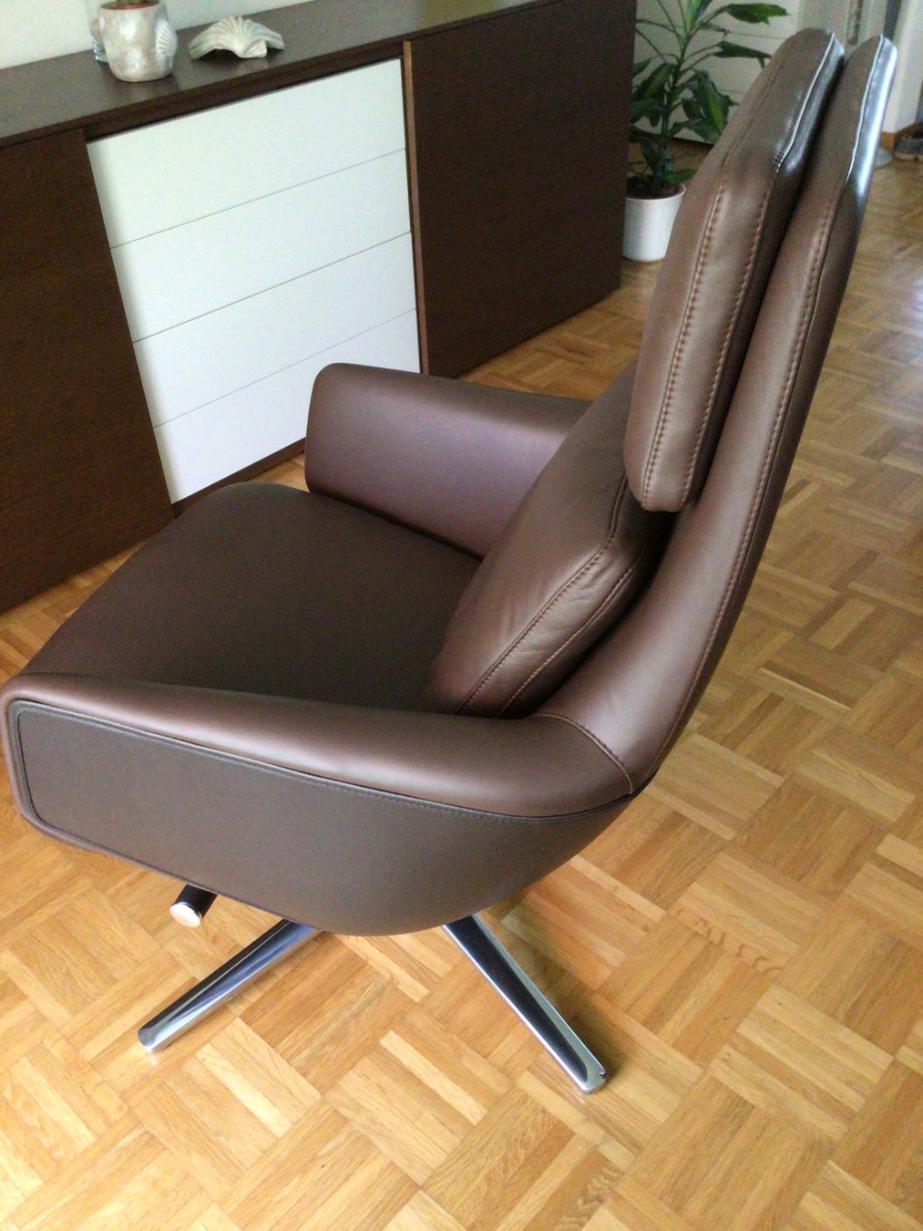 Vitra Poltrone: Vitra Grand Relax mit Ottoman – Nuovo (secondo la descrizione) da arth venduto da Tasalo 1