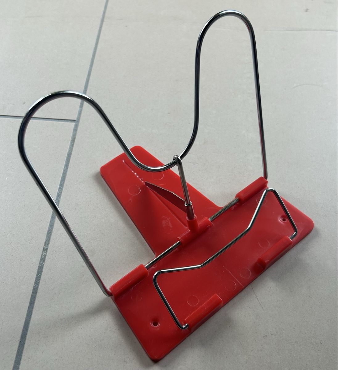 Altro in Decorazioni & Accessori: Buchständer rot, sehr praktisch – Usato da Wil ZH venduto da uhe_nw6s
