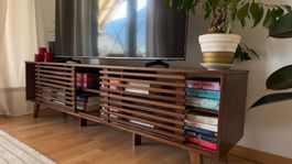 Stilvolles Lowboard / TV-Möbel aus Holz