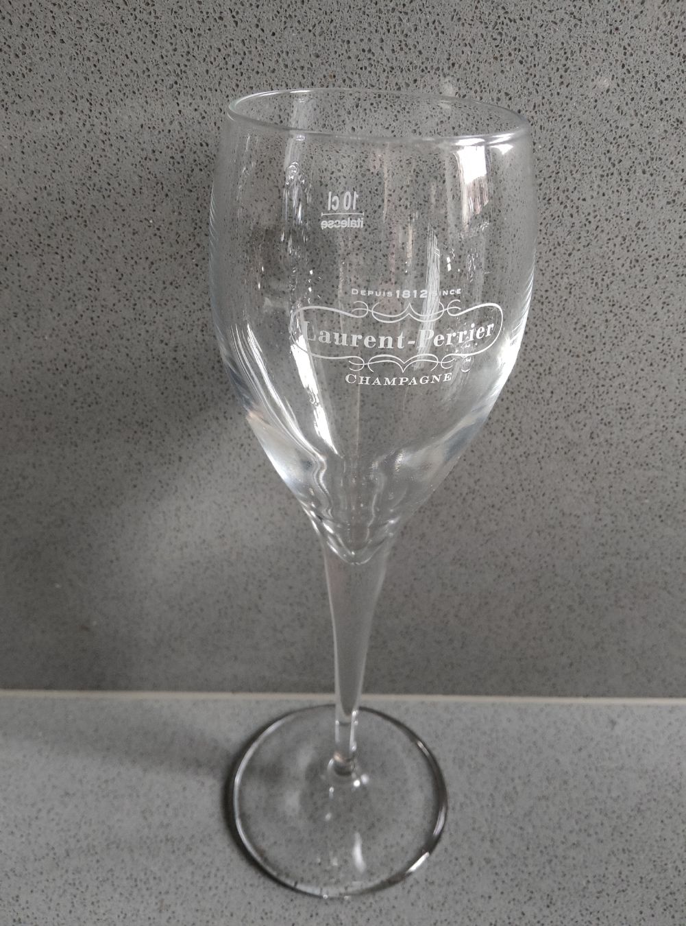 Laurent Perrier Bicchieri: DESIGN 8 CHAMPAGNER - Flût / LAURENT PERRIER – Nuovo (secondo la descrizione) da Minusio venduto da Todesca 1