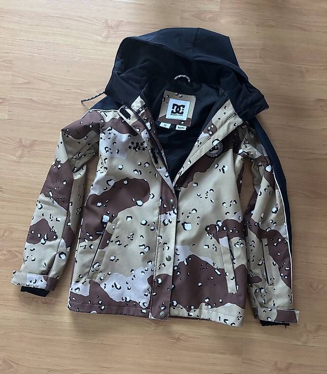 Giacche: Veste de ski DC avec capuche, taille M ou 10 – Usato da PENTHALAZ venduto da Sbe3