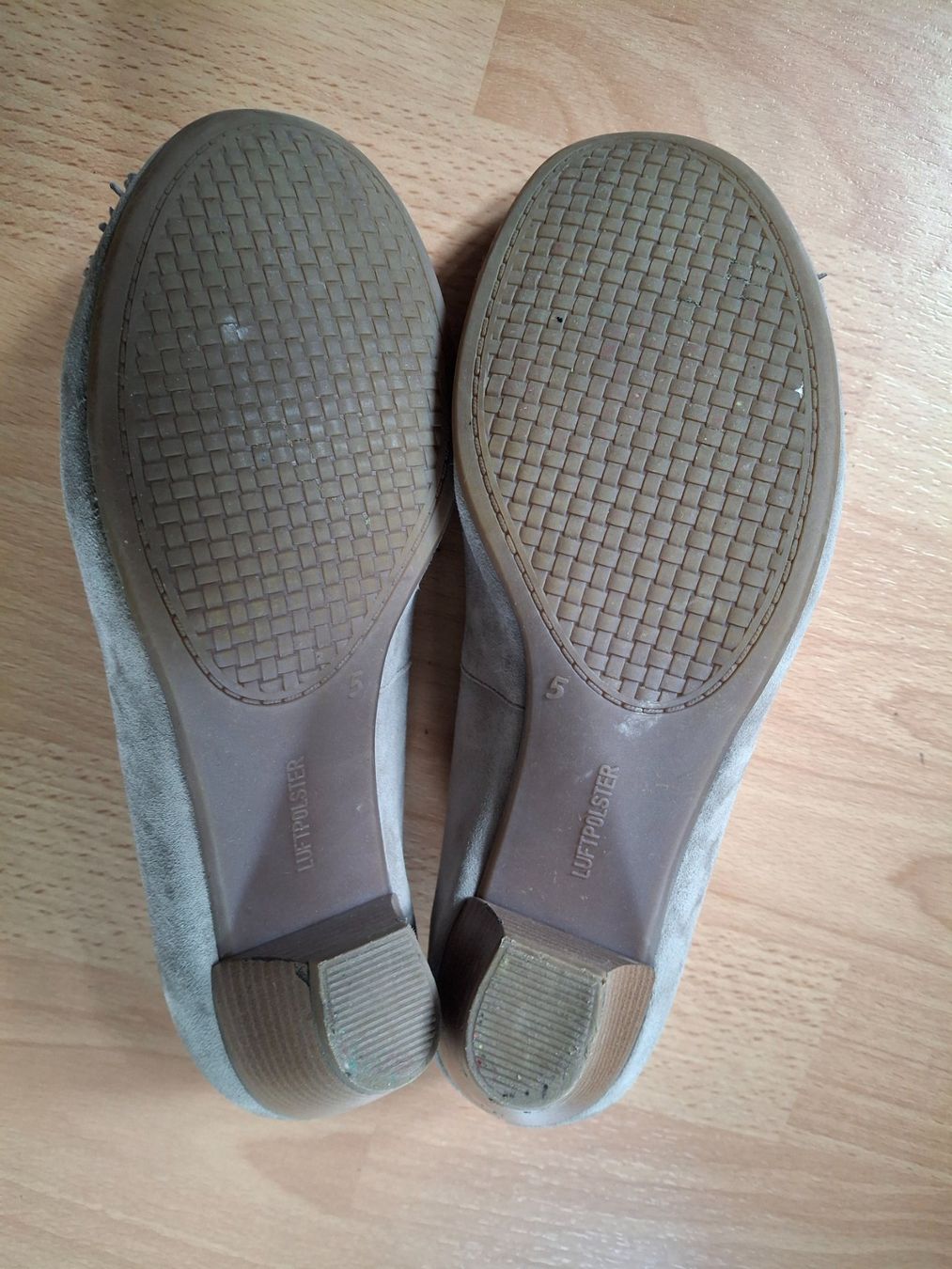 Ara Damenschuhe: Graue Pumps mit Fransen, Gr. 39 , von Ara! – Gebraucht aus St. Gallen von ram_jb2y 2