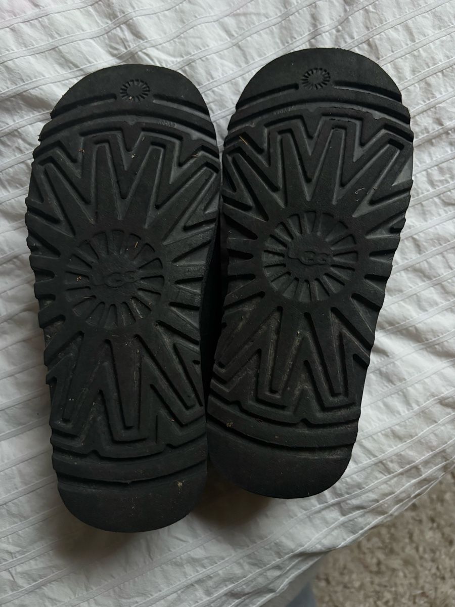 Ugg Scarpe da uomo: Bottes UGG noires taille 38  – Nuovo (secondo la descrizione) da Le Grand-Saconnex venduto da c7w_ngx7 3