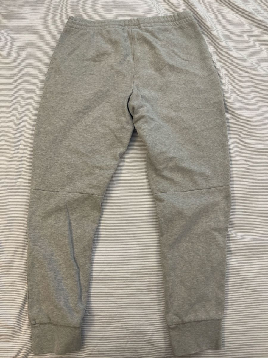 Lacoste Pantalons: Jogging Lacoste gris taille L – D'occasion à Troinex par bor_r92l 1