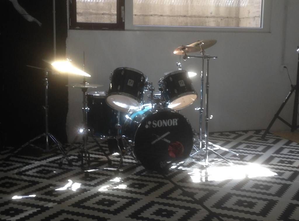 Strumenti musicali: Batteria completa + accessori  – Usato da Rivera venduto da hb9gfp