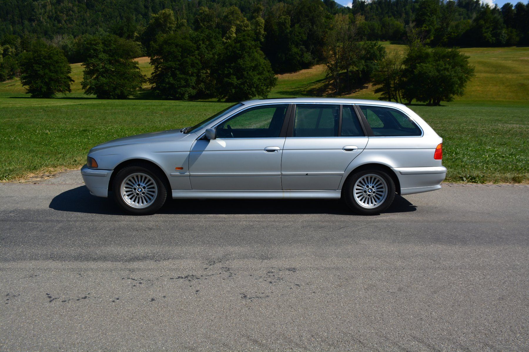 BMW Automobili: BMW E39 530I MIT SPEZIALTEILEN AB PLATZ – Usato da Schaan venduto da Pfandhaus-LI 2