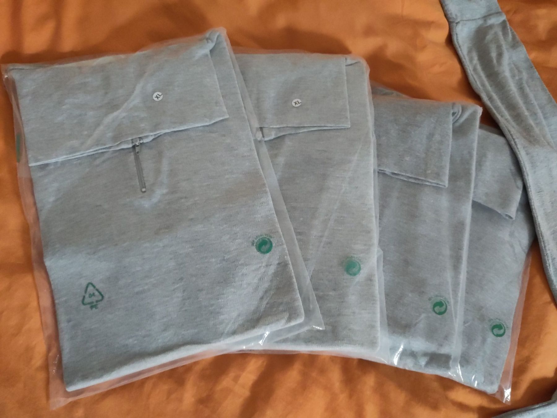 T-shirt: Rollkragen Shirt – Usato da Balsthal venduto da oli74 1