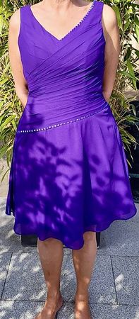 Sommerkleid violett mit Perlenapplikationen guter Zus...