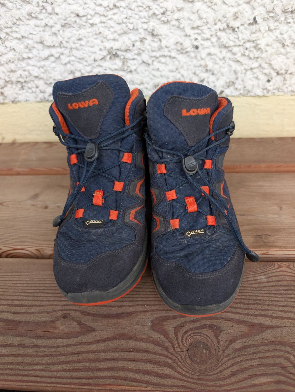 Lowa Schuhe für Jungen: Lowa Wanderschuhe 35 – Gebraucht aus Mörschwil von Ancona111