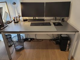 Schreibtisch 140x80cm von Omlin (CH)