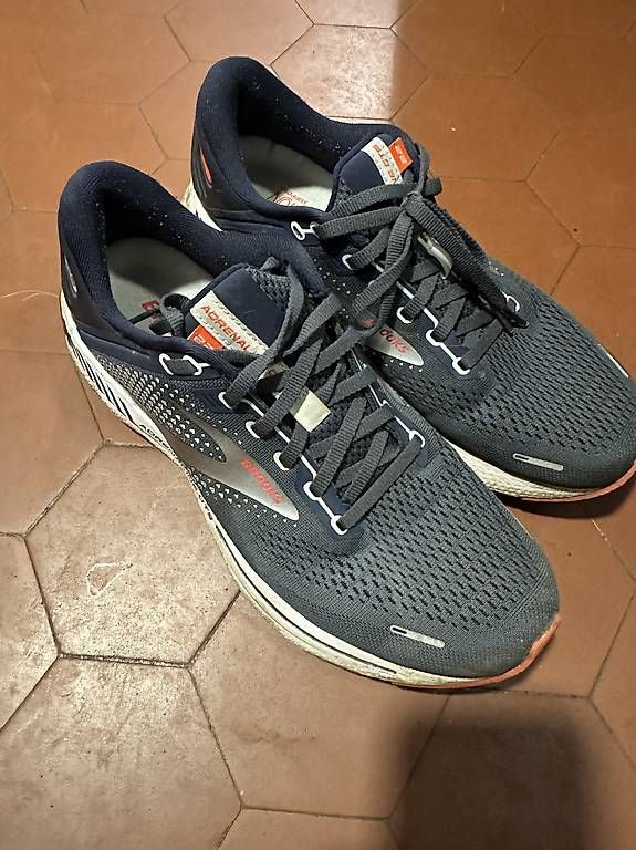 Scarpe da uomo: Brooks Adrenaline CTS 22 Grösse 42 – Usato da Kilchberg ZH venduto da bin_sq5j