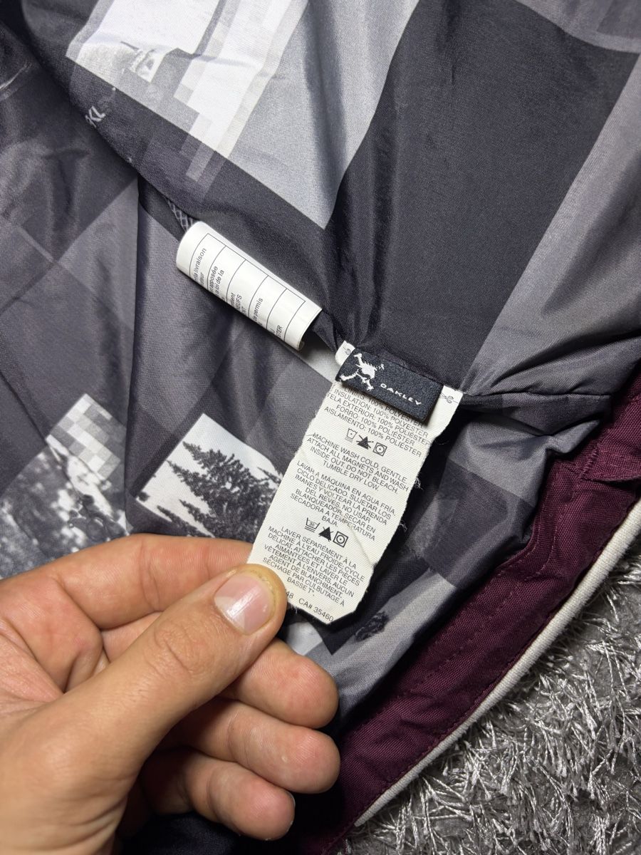 Oakley Vestes: Oakley Ski Jacket Maroon Size M – D'occasion à Brislach par edu_t6pq 9