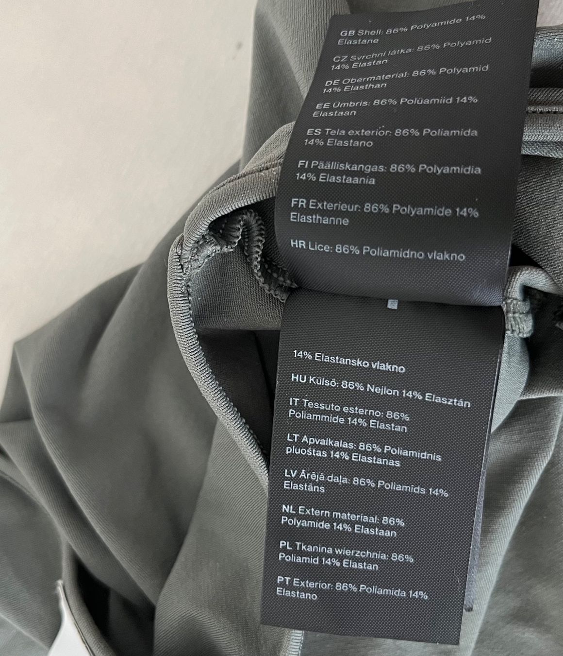 Weekday Top: WEEKDAY Seamless Party Top, XS – Nuovo (secondo la descrizione) da Zumikon venduto da nata_sells 4