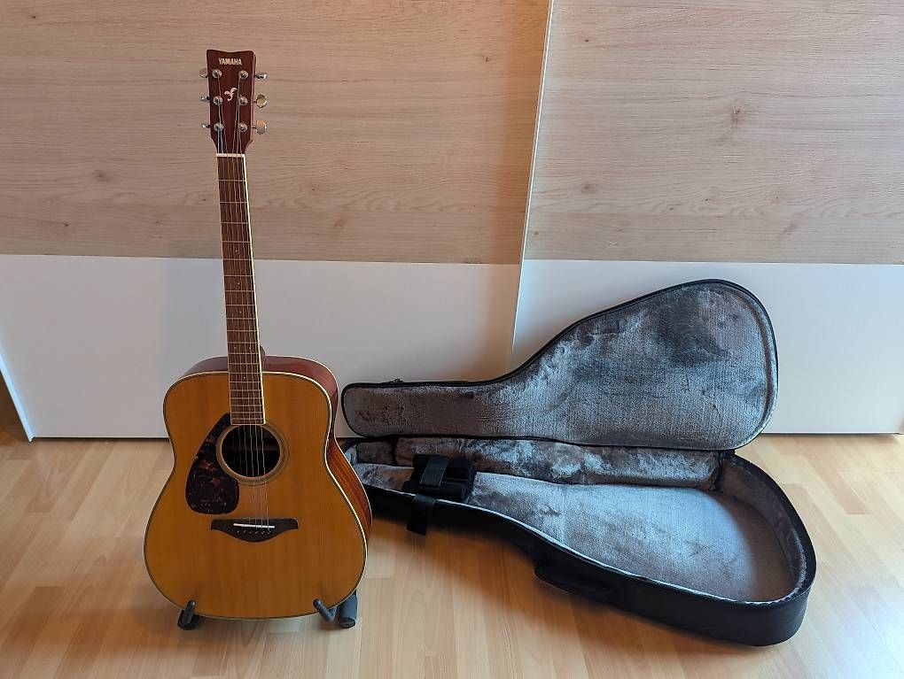 Strumenti musicali: Guitare Yamaha gaucher – Usato da Penthéréaz venduto da Gnocchi05