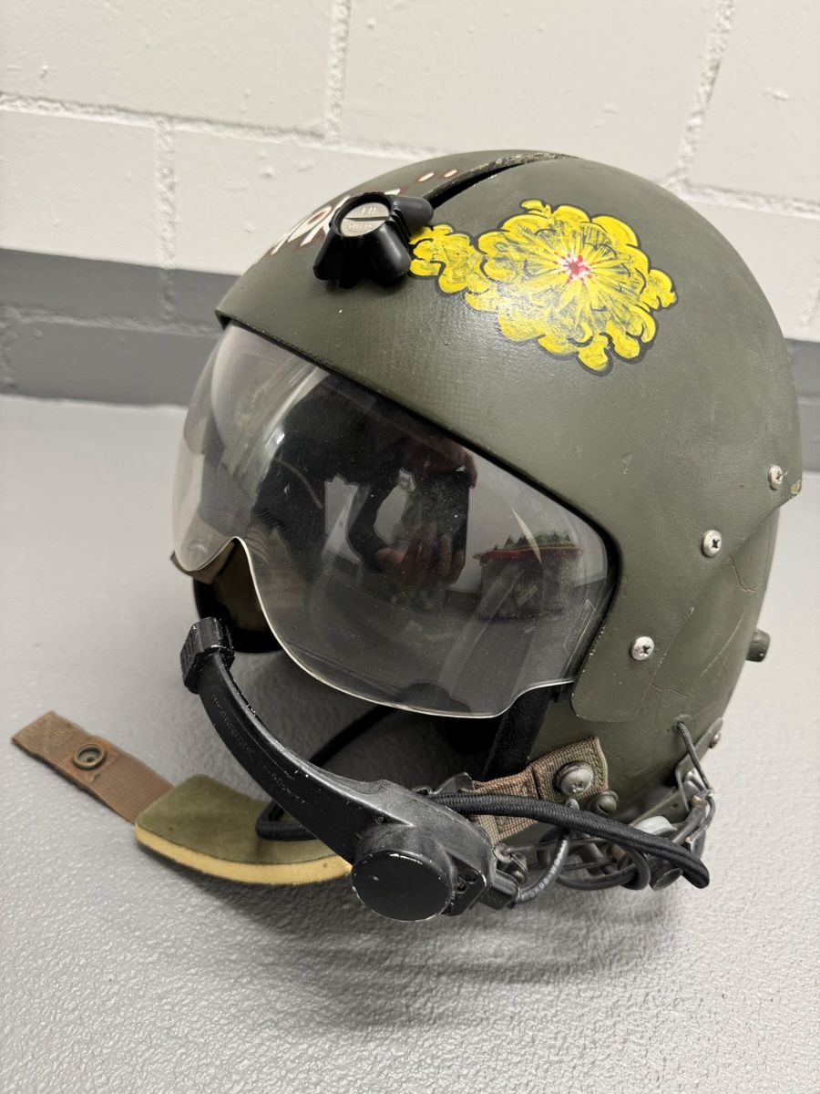Helme & Visiere: Pilotenhelm Helikopter Vietnam APH-5 – Gebraucht aus Walchwil von Mr.Jingels