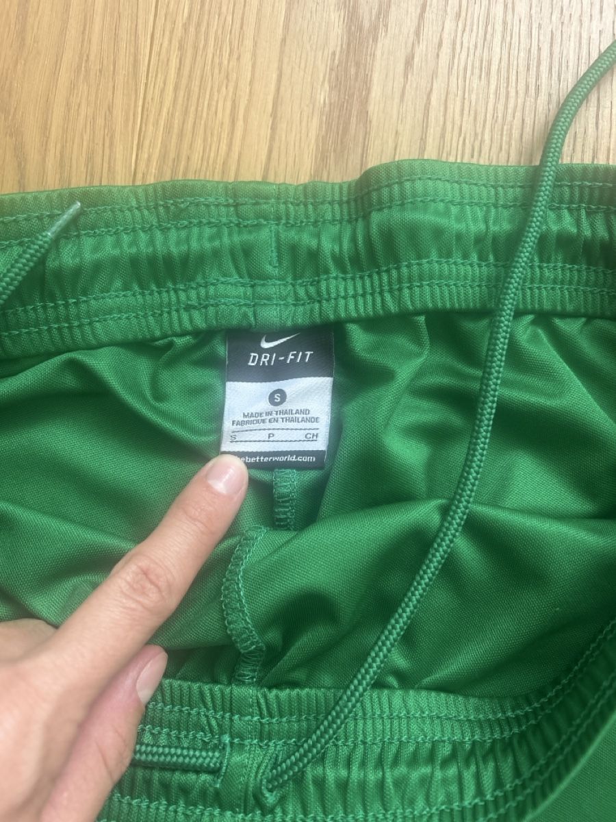 Nike Pantaloni: Fussballhose Nike Gr.S – Usato da Fraubrunnen venduto da alne777 1