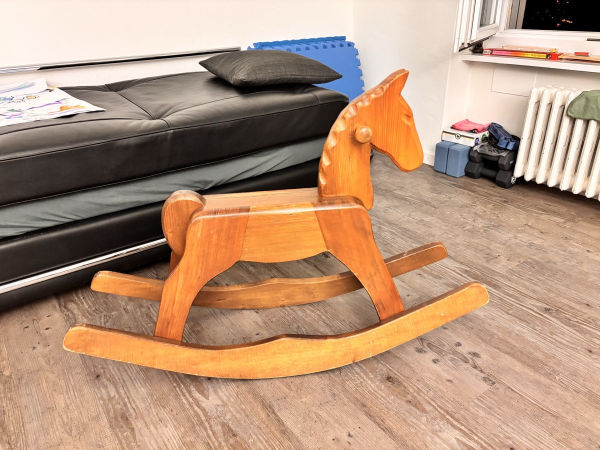 Jouets: Holz Schaukelpferd – D'occasion à Zürich par chronos7 1
