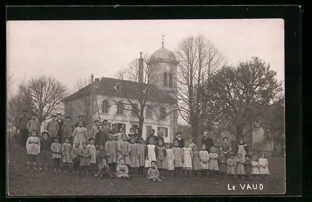 Cartoline postali: Foto-AK Le Vaud, Gebäudeansicht mit Kin – Usato da Berlin venduto da bartko-reher