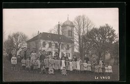 Foto-AK Le Vaud, Gebäudeansicht mit Kin