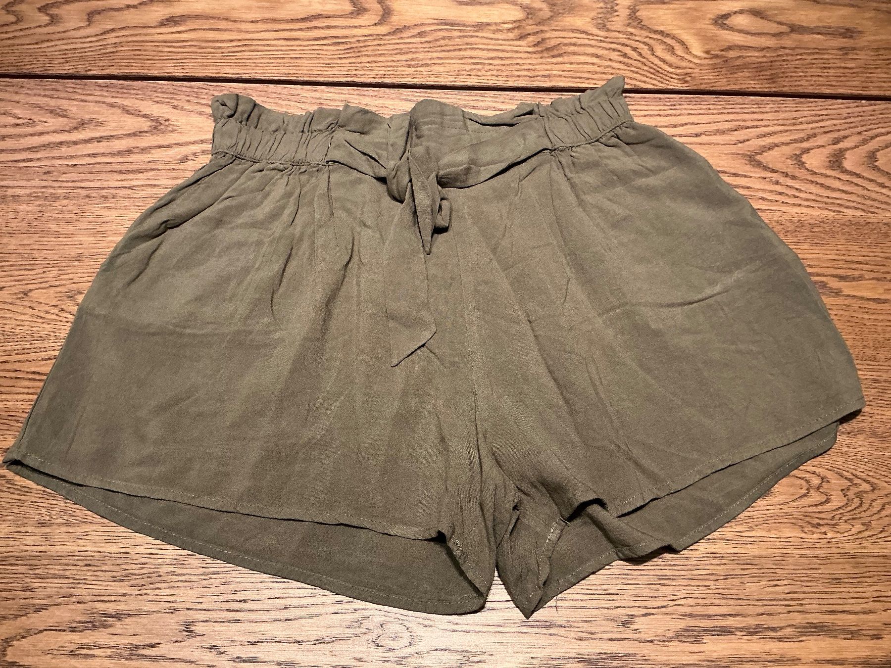 Pantaloni: Sommer Shorts Damen Gr.M – Usato da Würenlos venduto da Chicca2004 1