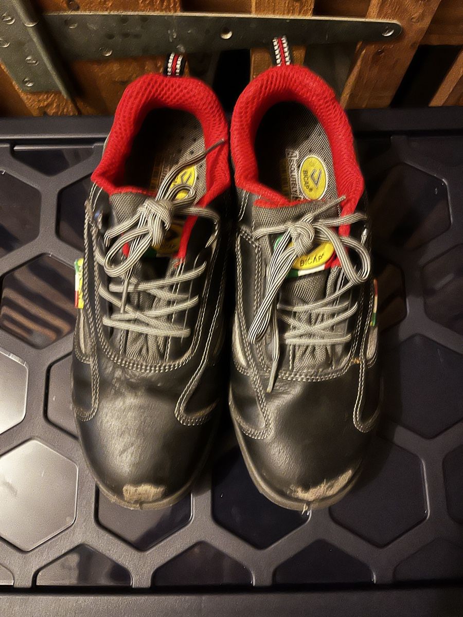 Herrenschuhe: Sicherheitsschuhe Gr42 – Gebraucht aus Pfäffikon ZH von Restore-Me 1