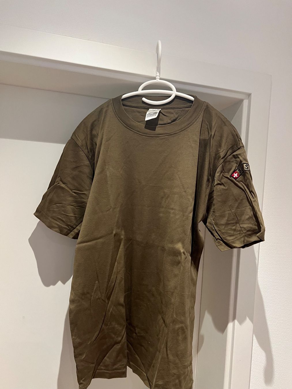 Schweizer Armee Kleiderpakete: Verschiedene Schweizer Militär Shirts & Gnäggis – Gebraucht aus Zürich von luc_tx6w 2