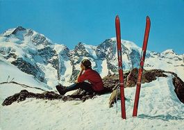PONTRESINA Diavolezza im Skigebiet, Frau mit Touren-Ski