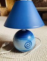 Jolie lampe de chevet bleue, motif coquillage