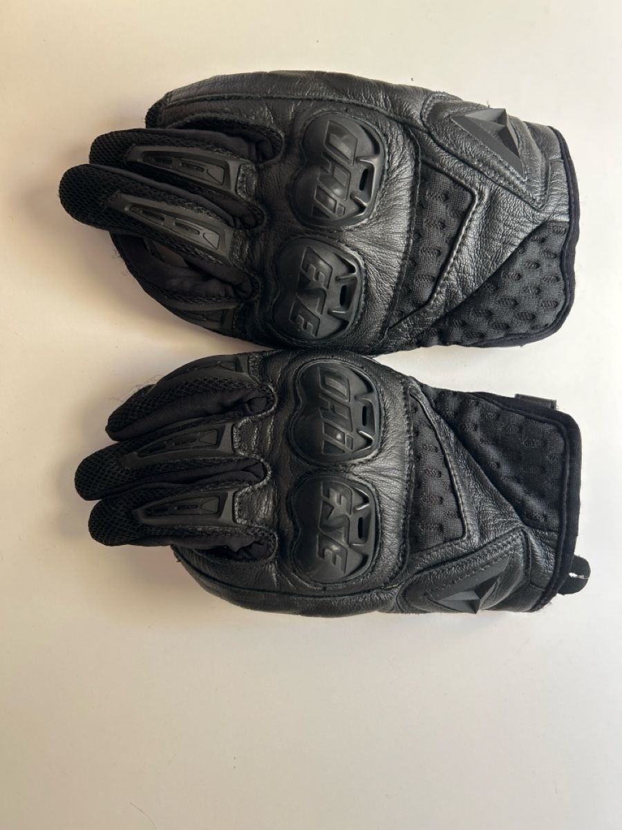 Caschi & visiere: Helmet and gloves for motorcycle  – Usato da Riva San Vitale venduto da mdu_q68b 4