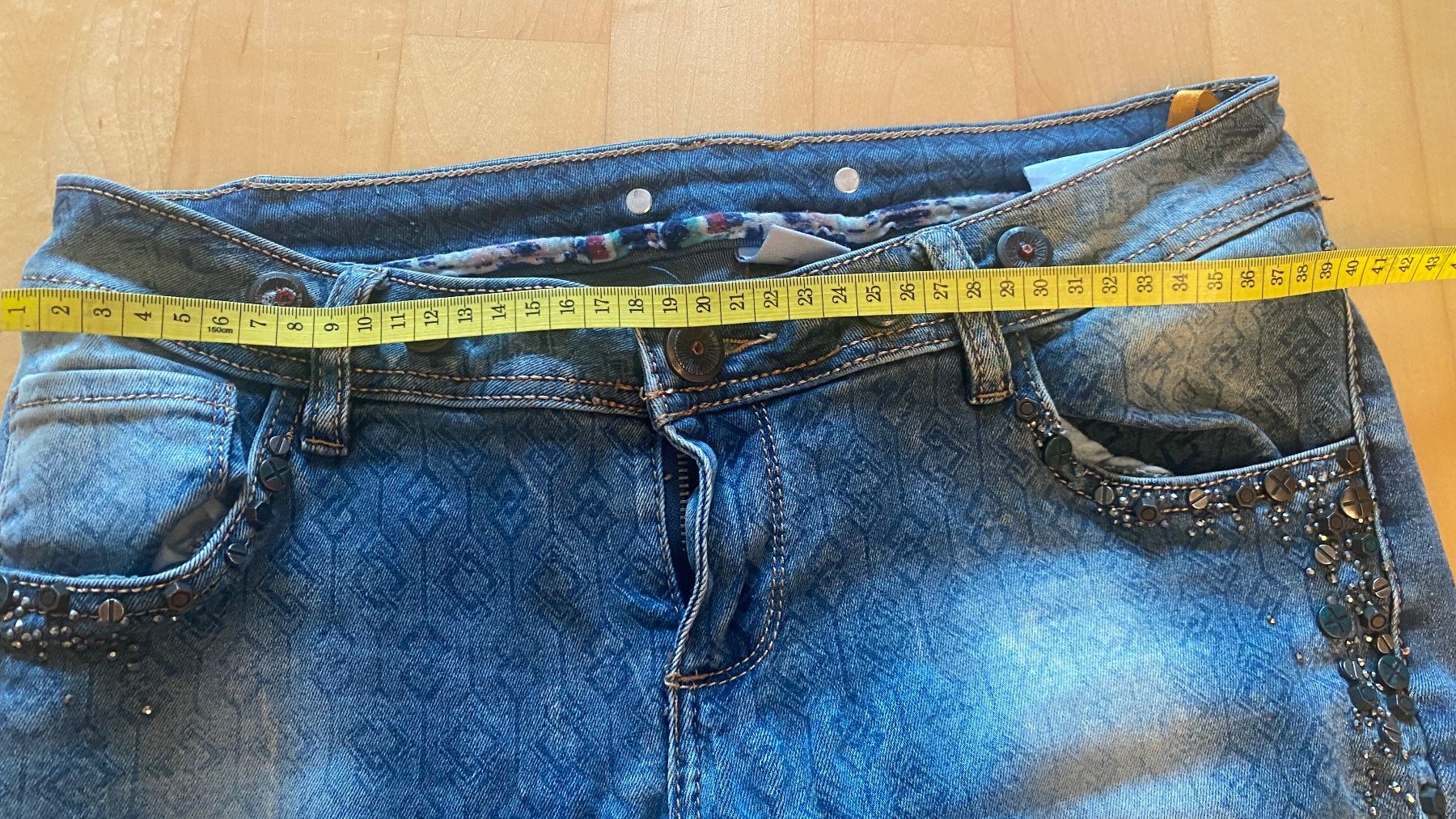 Jeans: Jeans mit Strasssteinen – Gebraucht aus luzern von bar_5gtr 2