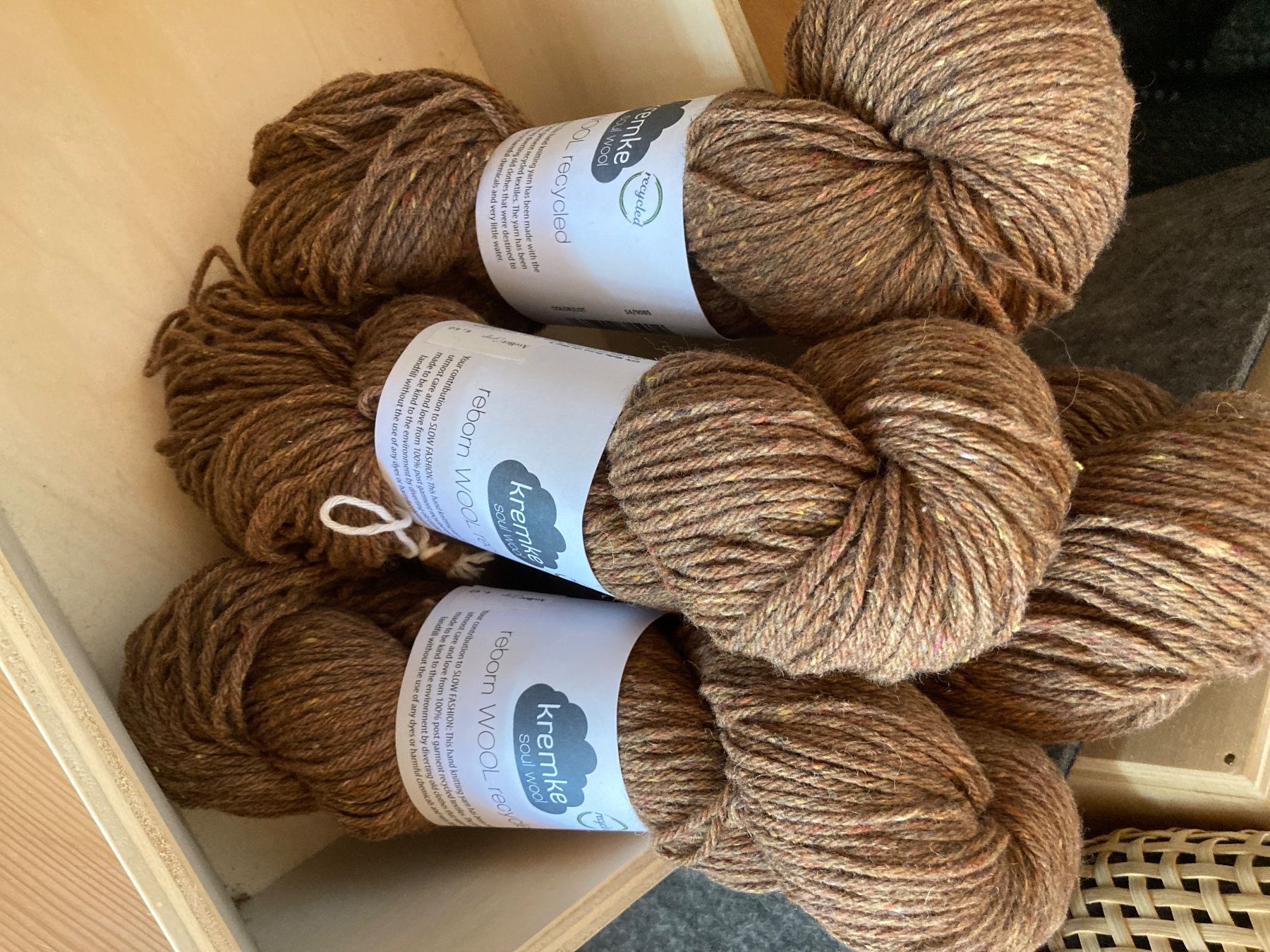 Lana: Lot de 4 kremke reborn wool recycled – Nuovo (secondo la descrizione) da Corcelles-Chavorn venduto da Pebble10