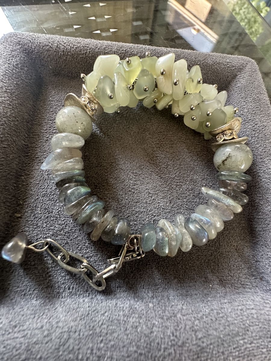 Armbänder & -reifen: Armband mit Labradorit und Serpentine  – Neu und originalverpackt aus Kriens von Hortensie6