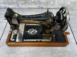 Antike Singer Nähmaschine (1928)  Modell 66 mit Lotus-Dekor