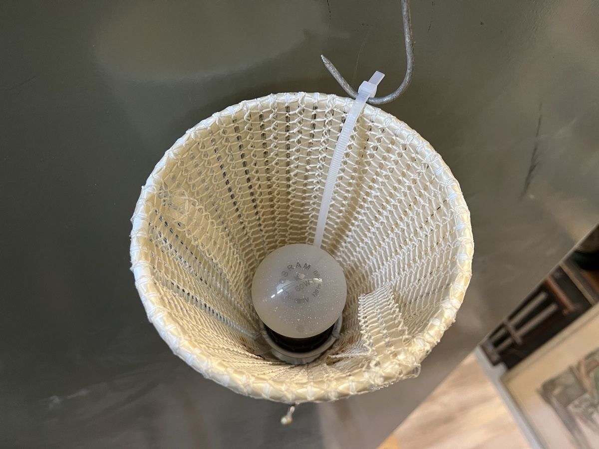Lampade: Vintage Wandlampe mit Korbgeflecht Schirm, p – Usato da Hindelbank venduto da Warentaxi 2