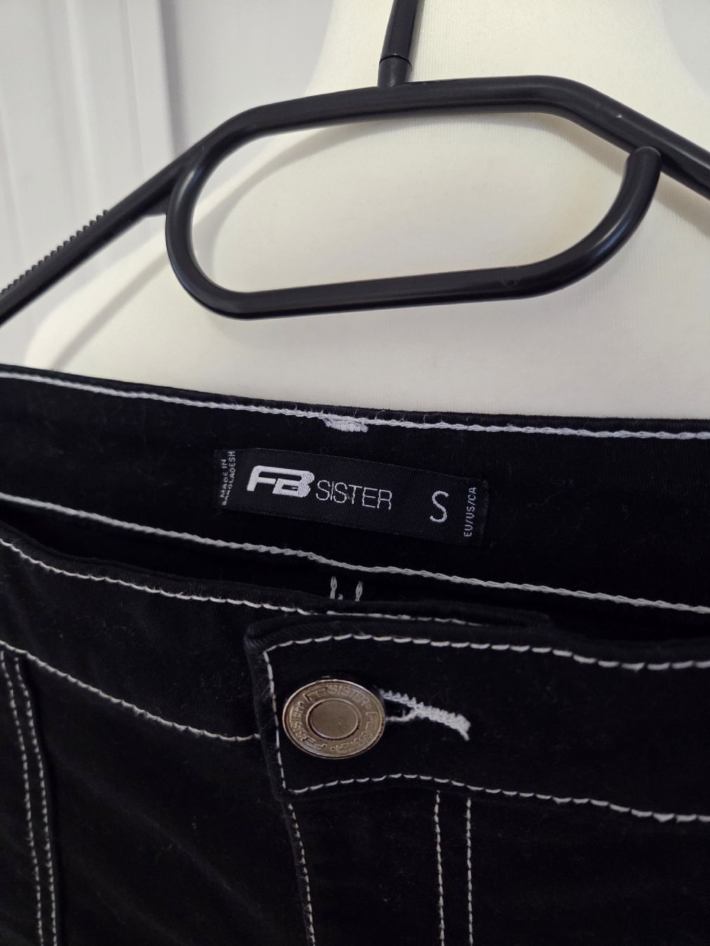 Pantaloni: Schwarze Cargohose Gr. S – Usato da Bülach venduto da Recherchieren 4