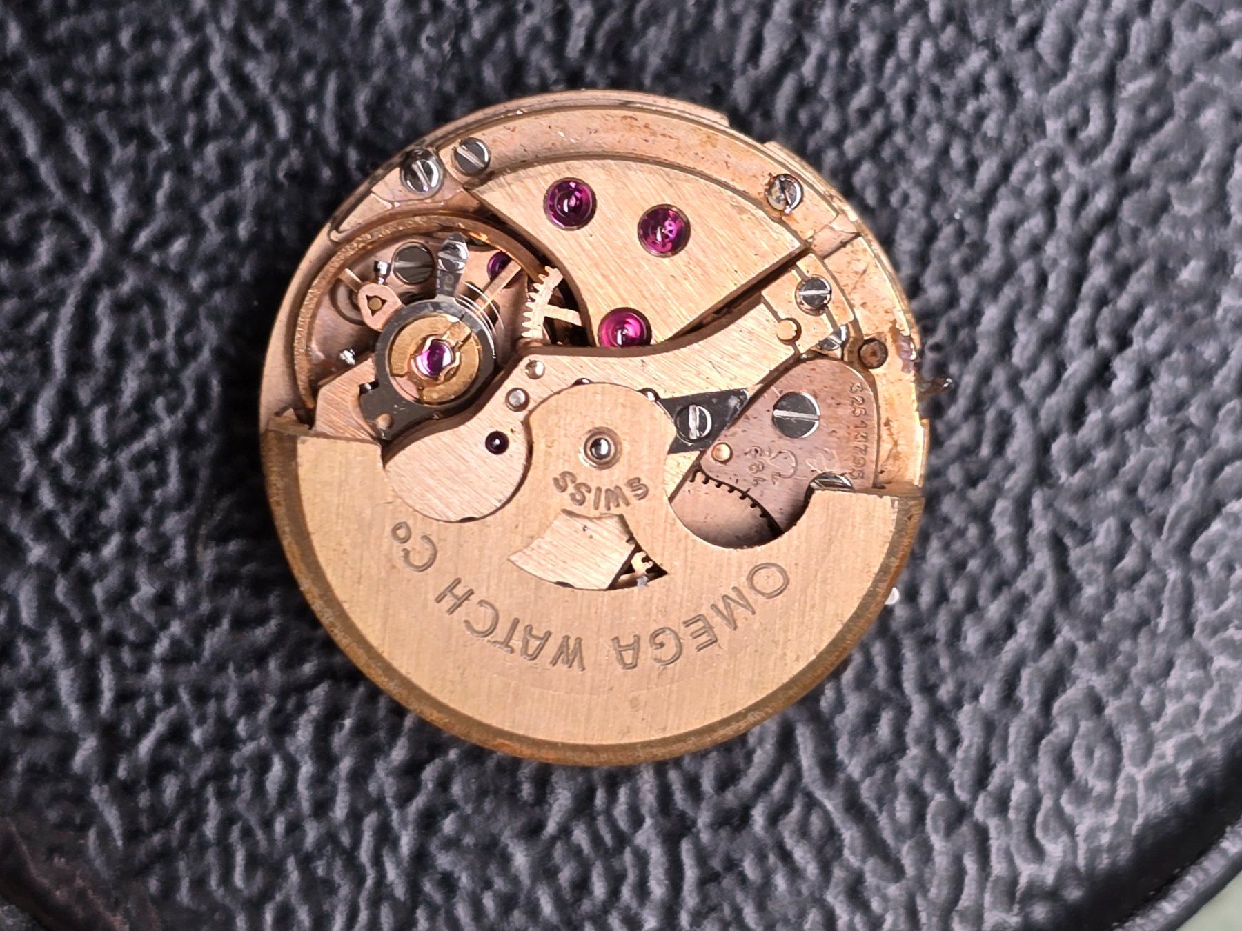 Omega Montres: Mouvement Omega 684 pour pièces. – Défectueux à Tramelan par Nirdan 2
