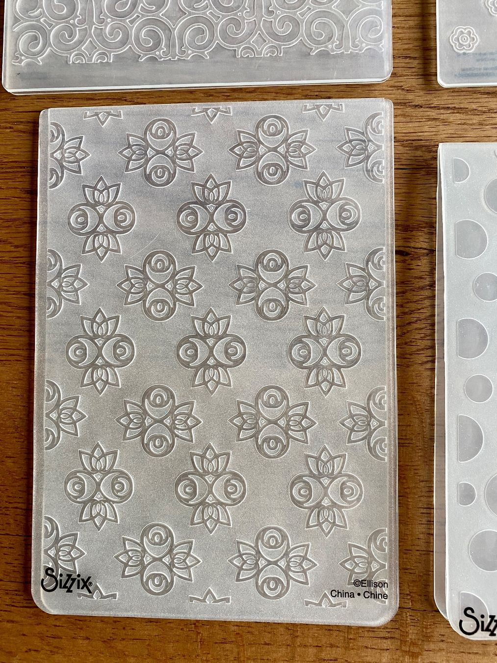 Schablonen: 4 Sizzix & Cuttlebug Embossing Folders Different Sizes – Gebraucht aus Dietlikon von Kitaa 2