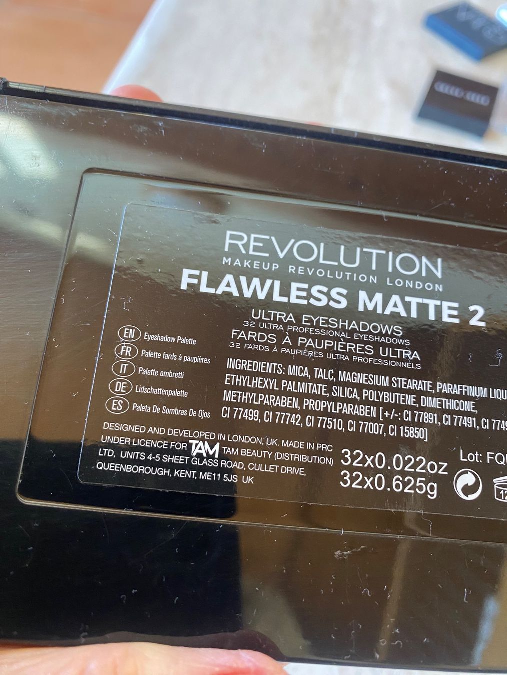 Make-up: RÉVOLUTION palette de maquillage 32 eyeshadows mat – Gebraucht aus Belmont-sur-Lausanne von chu_vxf5 2