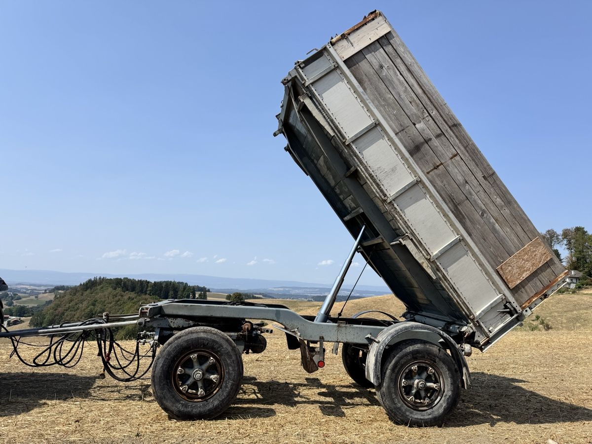 Camions-bennes: LKW Anhänger 3-Seitenkipper – D'occasion à Oberbalm par Cle12 5