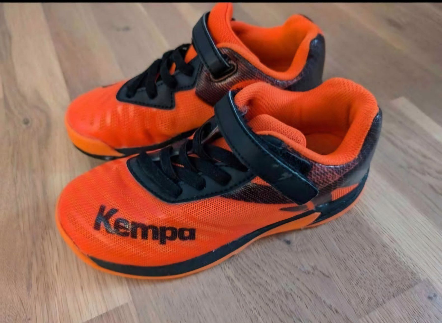 Scarpe per ragazzi: Kempa Hallenschuhe Gr. 32 - Top Zustand – Usato da Fischbach-Göslikon venduto da Rainbow88