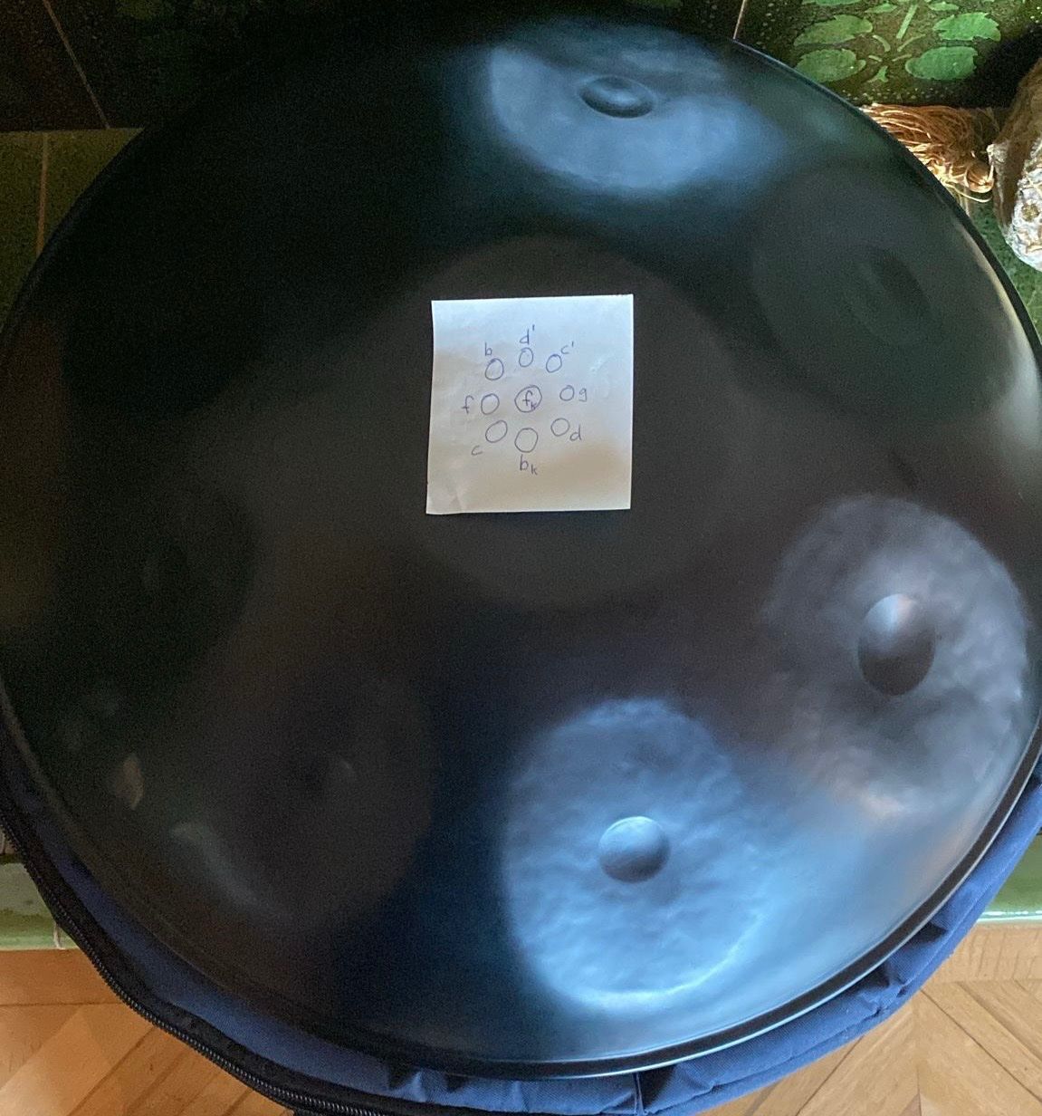 Strumenti musicali: Handpan Tiefton inkl. Tasche, neuwertig – Usato da Männedorf venduto da Elafonisi 3