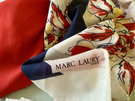 Foulard Vintage Marc Laury Paris, fantasia floreale