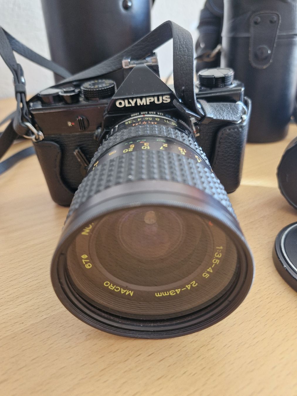 Olympus Fotocamera: alte Olympus Kamera mit Objektiven  – Difettoso da Obernau venduto da flipflop09 1