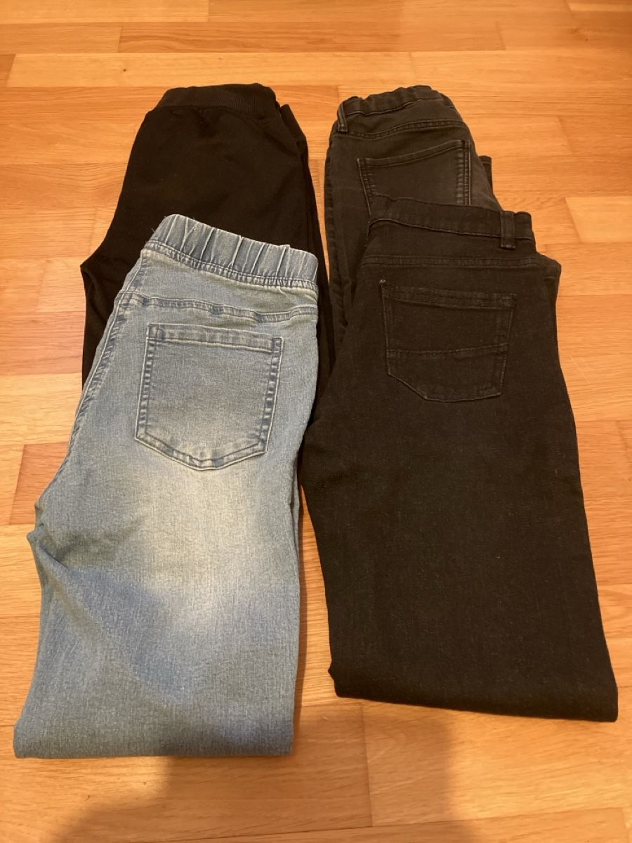 Lotti & Set di vestiti: 4 Stück Hosen Gr.146 – Usato da Uster venduto da G_Vas
