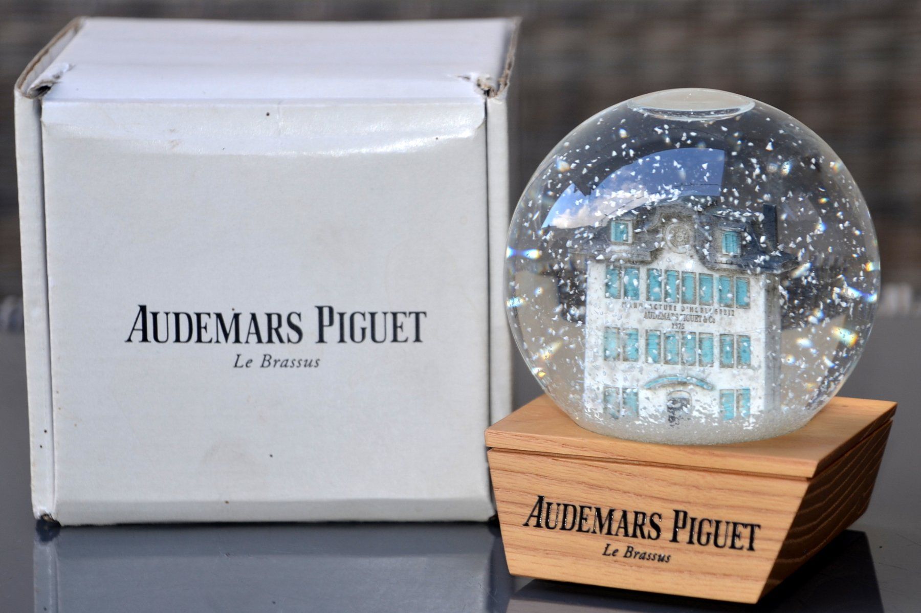 Alle Dekorationen: Audemars Piguet Schneeball / Boule de neige – Gebraucht aus Collonges von Auganien