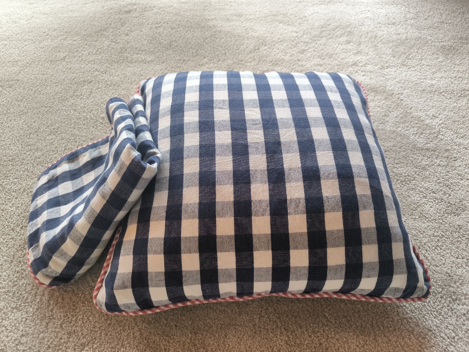 Cuscini: Cushion & Throw Pillow Set "At Home with Marieke" – Nuovo (secondo la descrizione) da Zug venduto da LindaManga 1