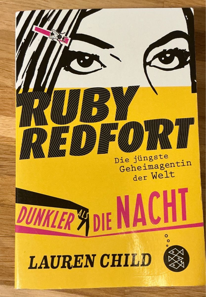 Livres: Ruby Redfort: Dunkler als die Nacht – D'occasion à Zürich par Ttweiss