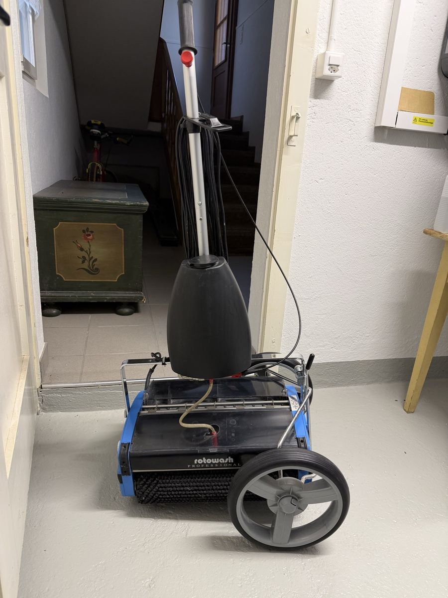Tutte le macchine: Rotowash Professional Reinigungsmaschine  – Usato da Ennetmoos venduto da Raragon